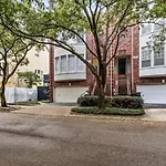 Private 3-Story Home - Near Med Center - Museums