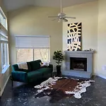 2Br 2Ba Gem With Private Yard Entire House