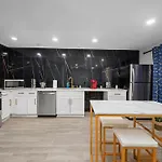 Relaxing 2Br Haven In Heights With Pool And Free Parking