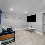 Relaxing 2Br Haven In Heights With Pool And Free Parking
