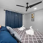 Relaxing 2Br Haven In Heights With Pool And Free Parking