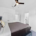 Luxury Home Near Med Center, Uptown & Downtown