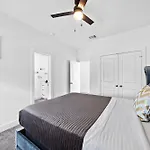Luxury Home Near Med Center, Uptown & Downtown