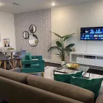 Modern Downtown Hideaway Discover The Best Of The City!