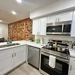 Modern Houston Apartment Oasis Awaits In Trendy Montrose District