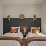 Modern Home Near Downtown With Fast Wifi, Bbq, Games & Ev Equipped!
