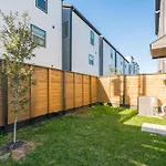 Luxury Charming 3Br 3Bath Free Wi-Fi 8 Guests, Gated Home, Houston Downtown