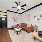 Vibrant Vegas Vibes - Hot Tub & Games - Perfect 4 Family & Groups