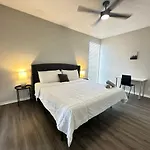 Modern & Stylish Apartment Space In The Heart Of Bay Area Houston