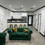 2Bd 2Br Modern Green House Oasis