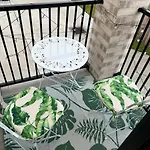 2Bd 2Br Modern Green House Oasis