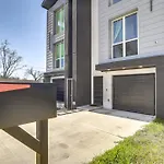 3 Mi To Dtwn Modern Townhome With Yard In Houston