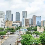 U3 Penthouse Houstonw Car Astros W Skyline-View
