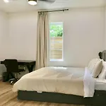 Houston Skyline View W Jacuzzi, 5 Mins To Dt