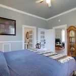 Pet-Friendly Home With Yard 3 Mi To Dtwn Houston!