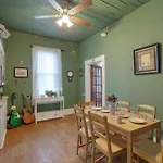 Pet-Friendly Home With Yard 3 Mi To Dtwn Houston!