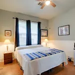 Pet-Friendly Home With Yard 3 Mi To Dtwn Houston!