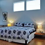 Modern B & B