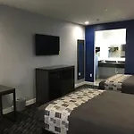 Platinum Inn And Suites