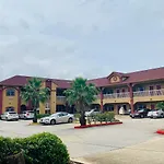 Camelot Inn & Suites