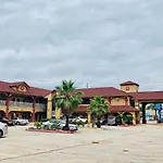 Camelot Inn & Suites
