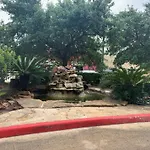 Camelot Inn & Suites