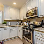 The Blue Door Bungalow - Luxury Home Downtown Houston