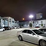 Haven Inn & Suites Willowbrook (Adults Only)