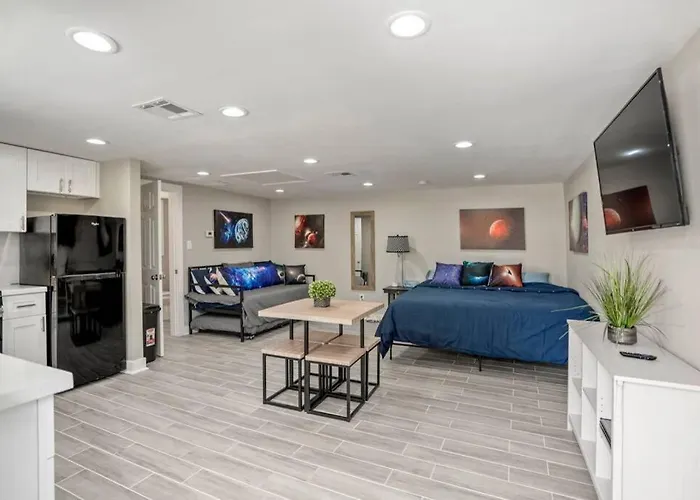 Cosmic Studio At North Downtown