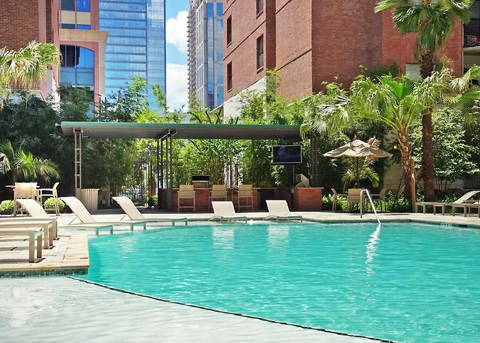 Entire Modern Downtown Apartment Ideal For Long-Term Stays