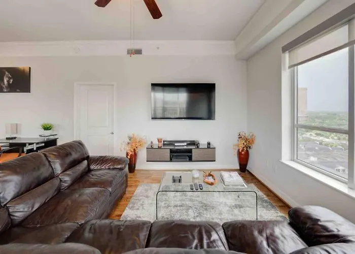 Private Great 2Bedroom, 2Bath Condo With Great View!!