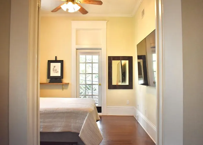 Greeley Gardens 2Nd Floor Efficiency With A View