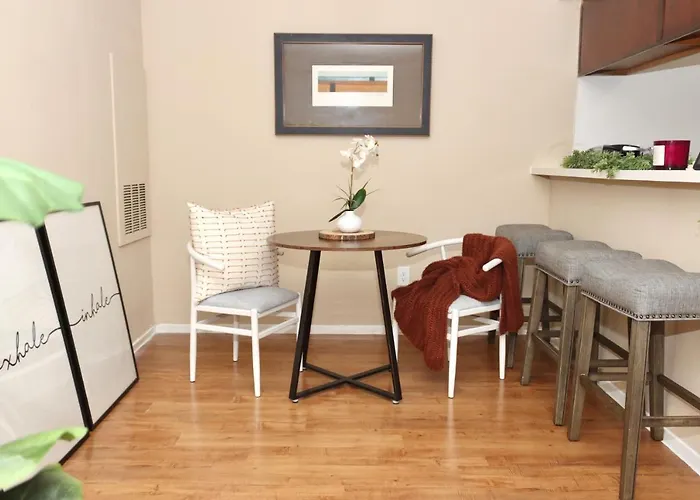 Chic Boho Cottage -Self Check In, Fully Furnished, & Free Parking