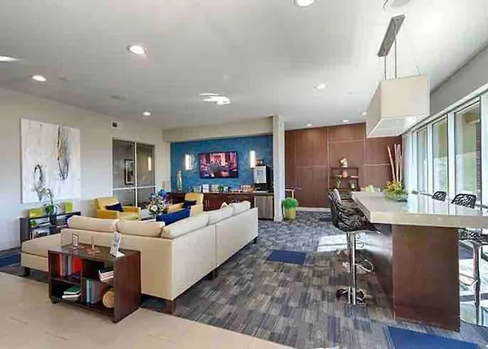 Walk To Nrg 2Bdrm/Balcony Pool View Free Parking