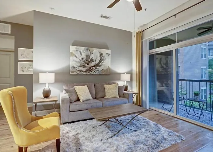 Inviting 2Br - Gym, Pool, Biz Center & Free Parking! Walk 2 Nrg Stadium! Near Med Ctr, Galleria, & Rice Village