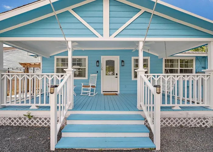 Blue Bungalow In Houston Heights! Walkable To Popular Bars