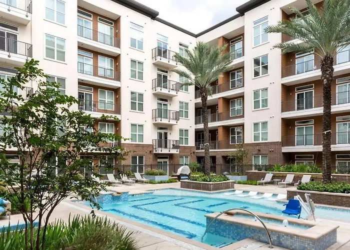 Luxury Apartment Close To Everything W Free Parking 5