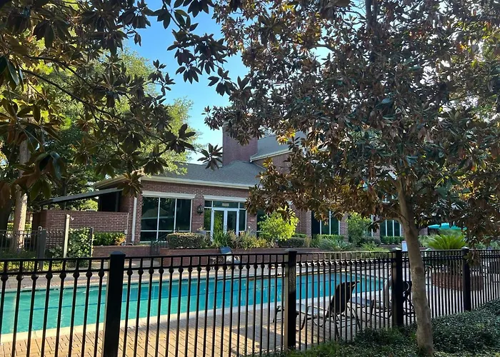 Smoke Free Amazing Spacious 2 Beds 2 Baths Modern Living