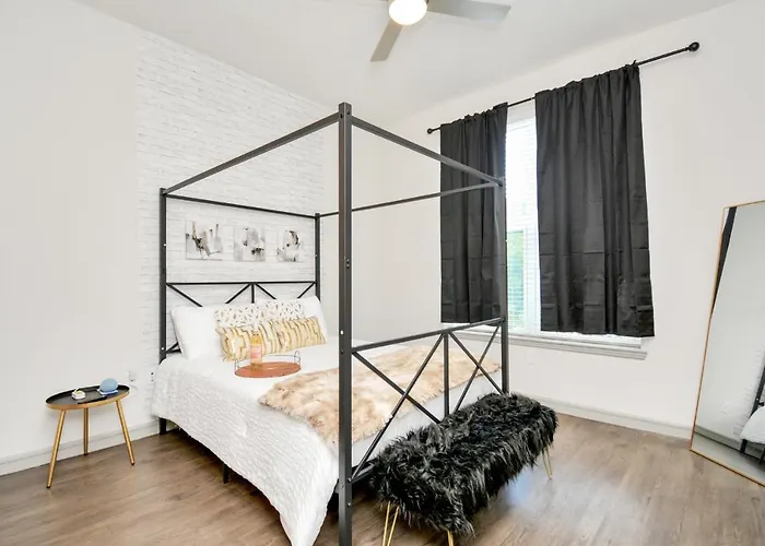 Elan Maison Smart Hub In The Heart Of Downtown Houston