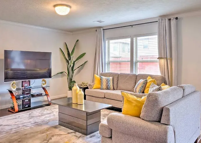 3 Bedroom 2.5 Bath With Home Office