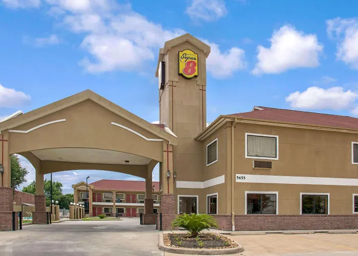 Super 8 by Wyndham Houston/Brookhollow NW