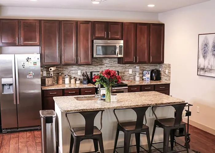 3-Story Townhome In Memorial City, Attached Garage