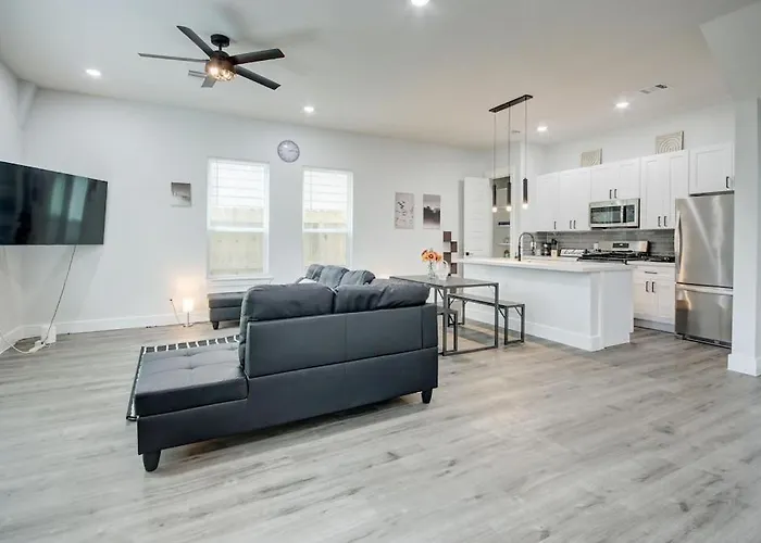 New Luxurious Double-Story Home Located In Highland Heights