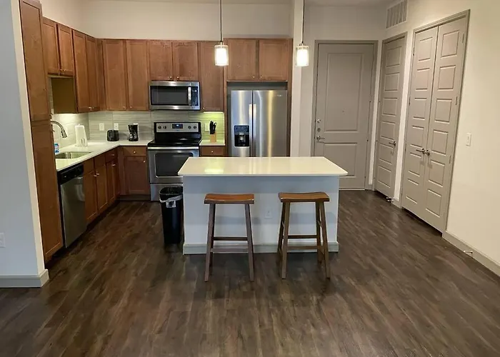 Downtown Living 1Br W/ Free Parking Garage