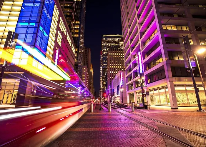 Stylish City Escape - Unwind And Explore In The Heart Of Downtown!