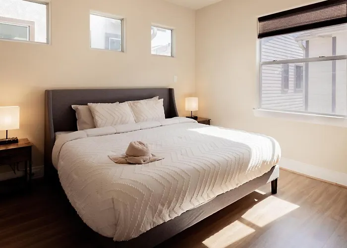 Skyline Oasis L Spacious Retreat With Proximity To Medical Center, Downtown, And Stadiums