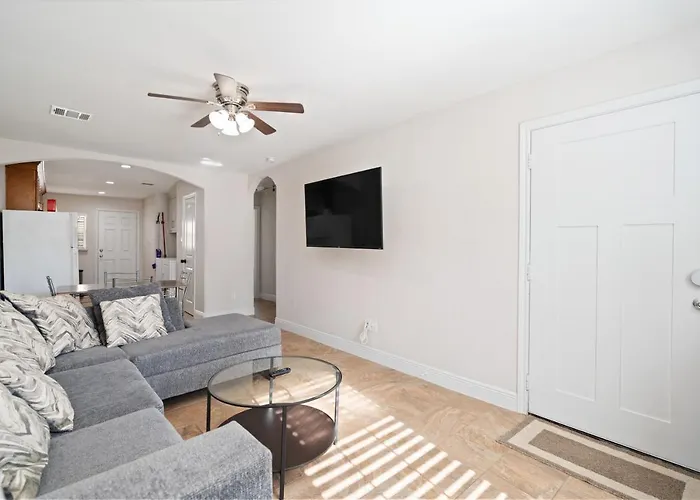 Pristine & Exquisitely Designed Apt 7 Min From Tx Med Center