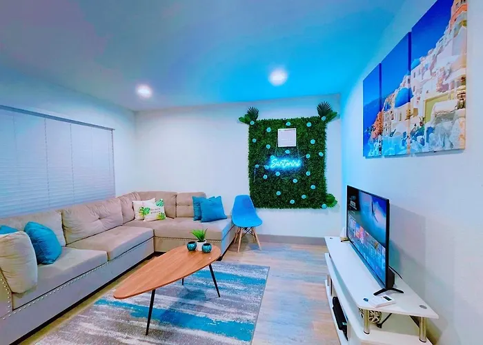 Modern Santorini Suite Houston Nrg Tmc Luxurious Walkable