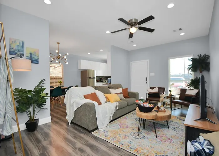 Modern Home Near Nrg Stadium