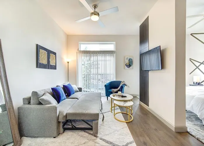 Trendy Downtown 1Bd/Freeparking/Wi-Fi/Pool